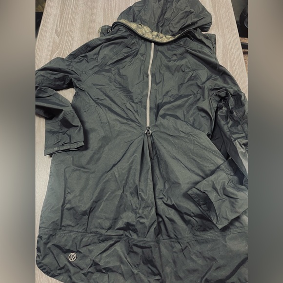 Lululemon RARE Fo Drizzle rain jacket 10 - Picture 4 of 4